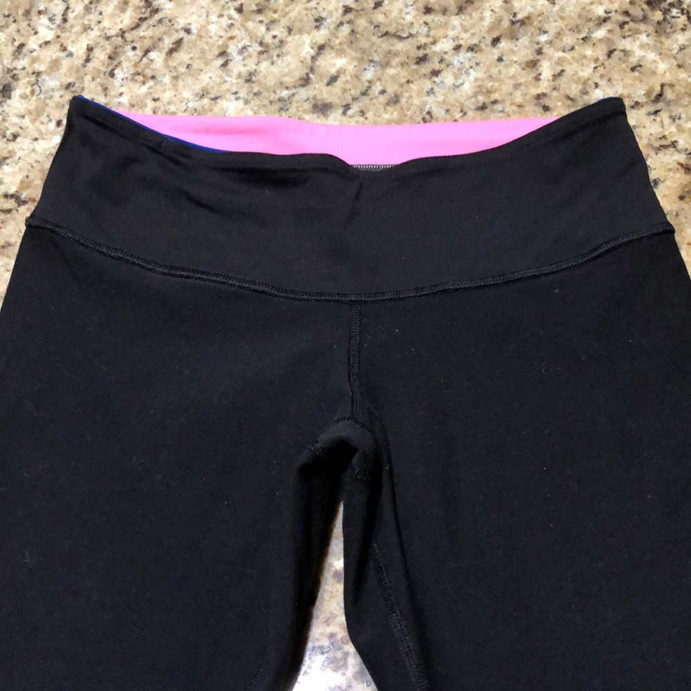 Lululemon Reversible Crop - Picture 10 of 16